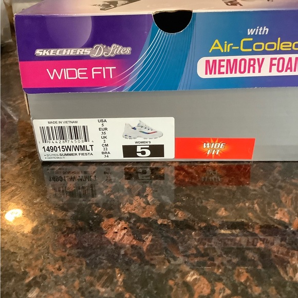 Skechers D’Lites - Picture 3 of 5